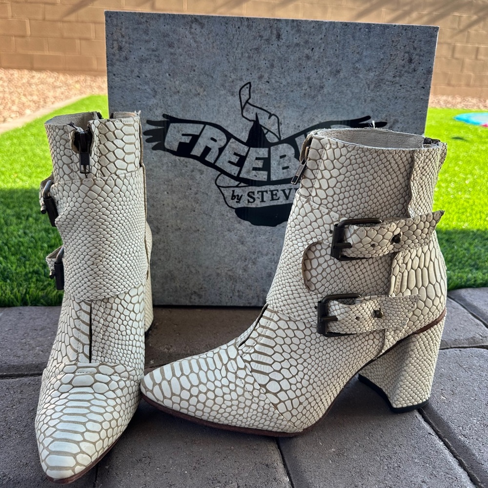Freebird Joey white snake size 10